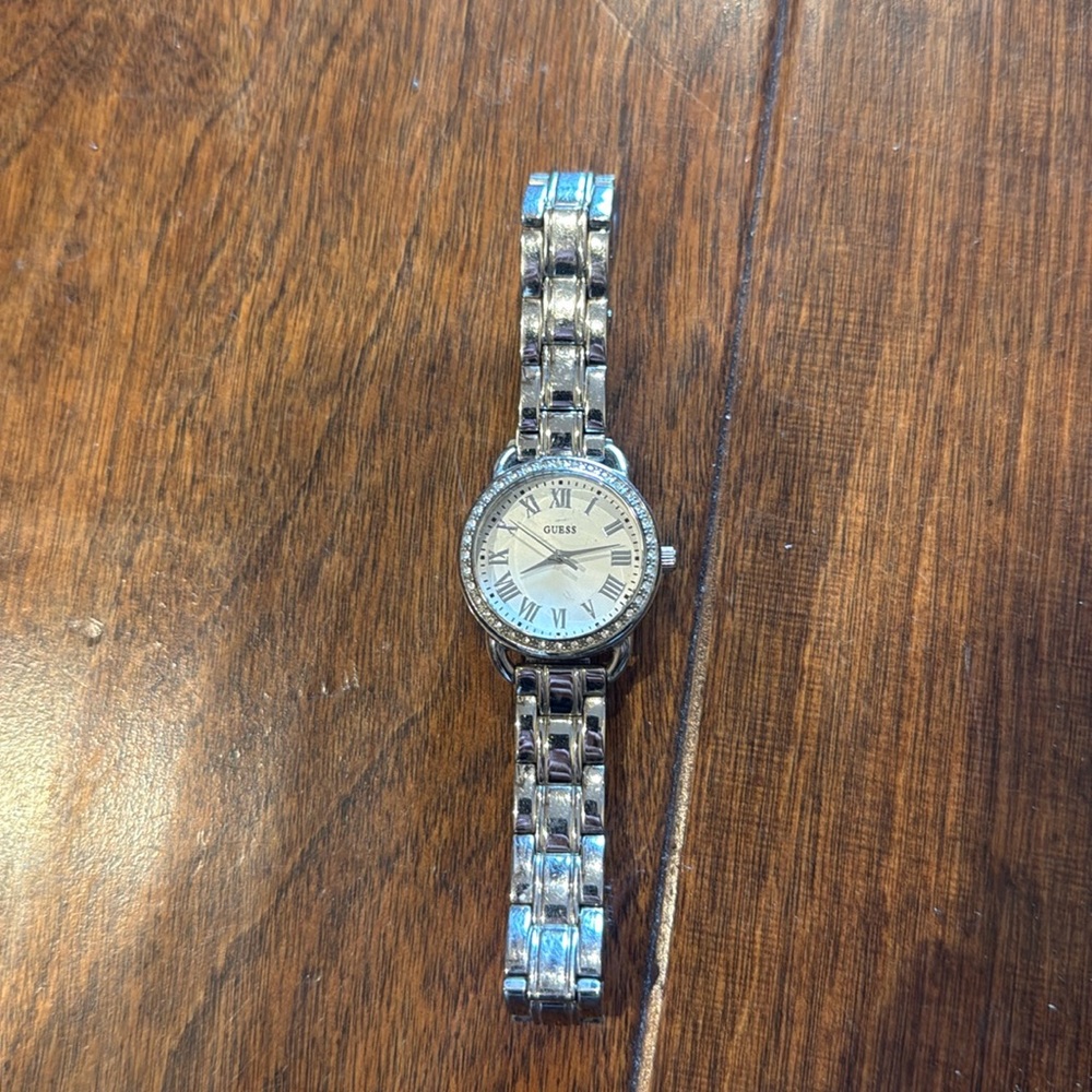 Guess watch in great condition, not working needs to be fixed